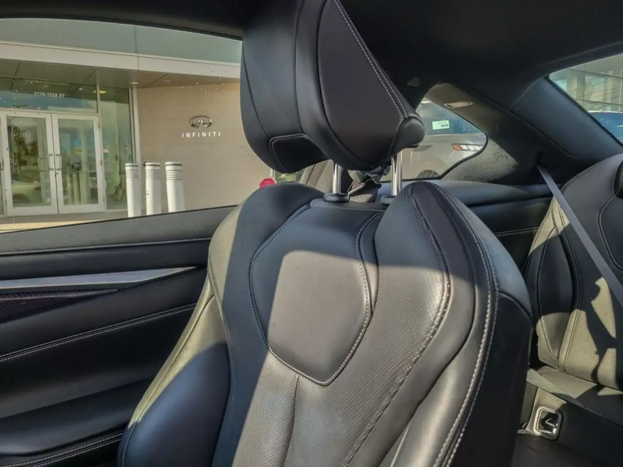 Infiniti Q60 снимка Infiniti Q60