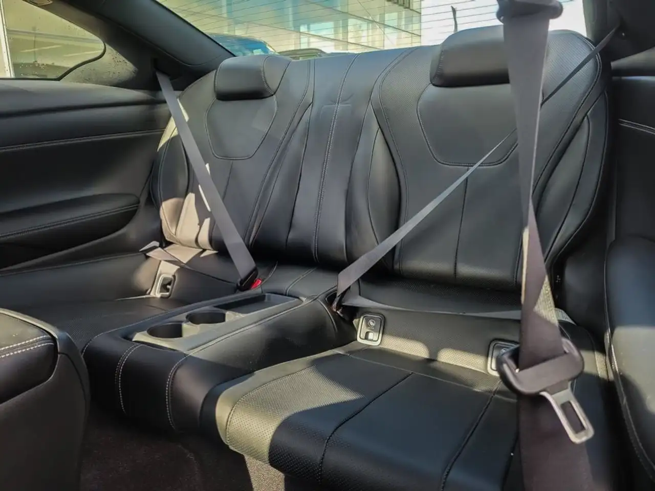 Infiniti Q60 снимка Infiniti Q60
