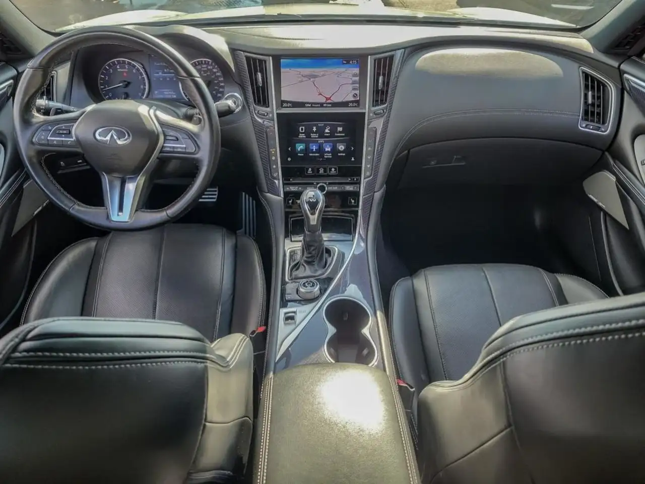 Infiniti Q60 снимка Infiniti Q60