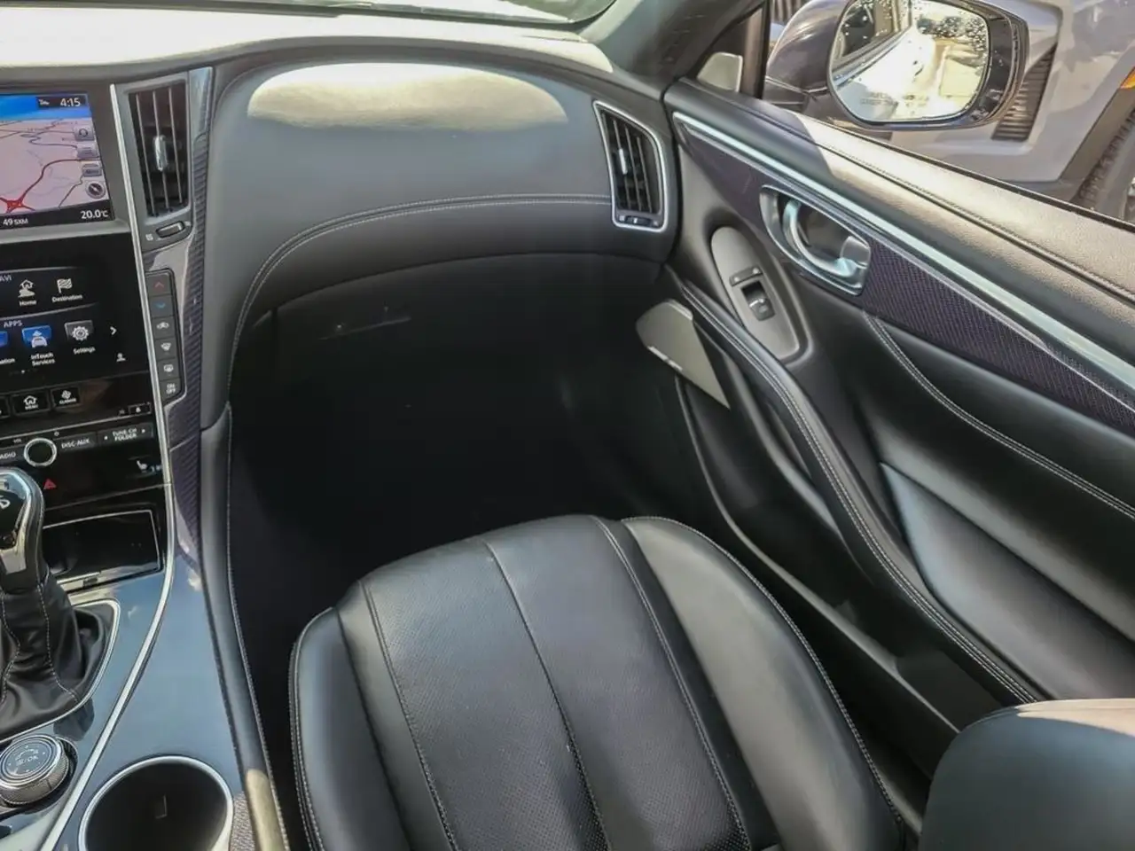 Infiniti Q60 снимка Infiniti Q60