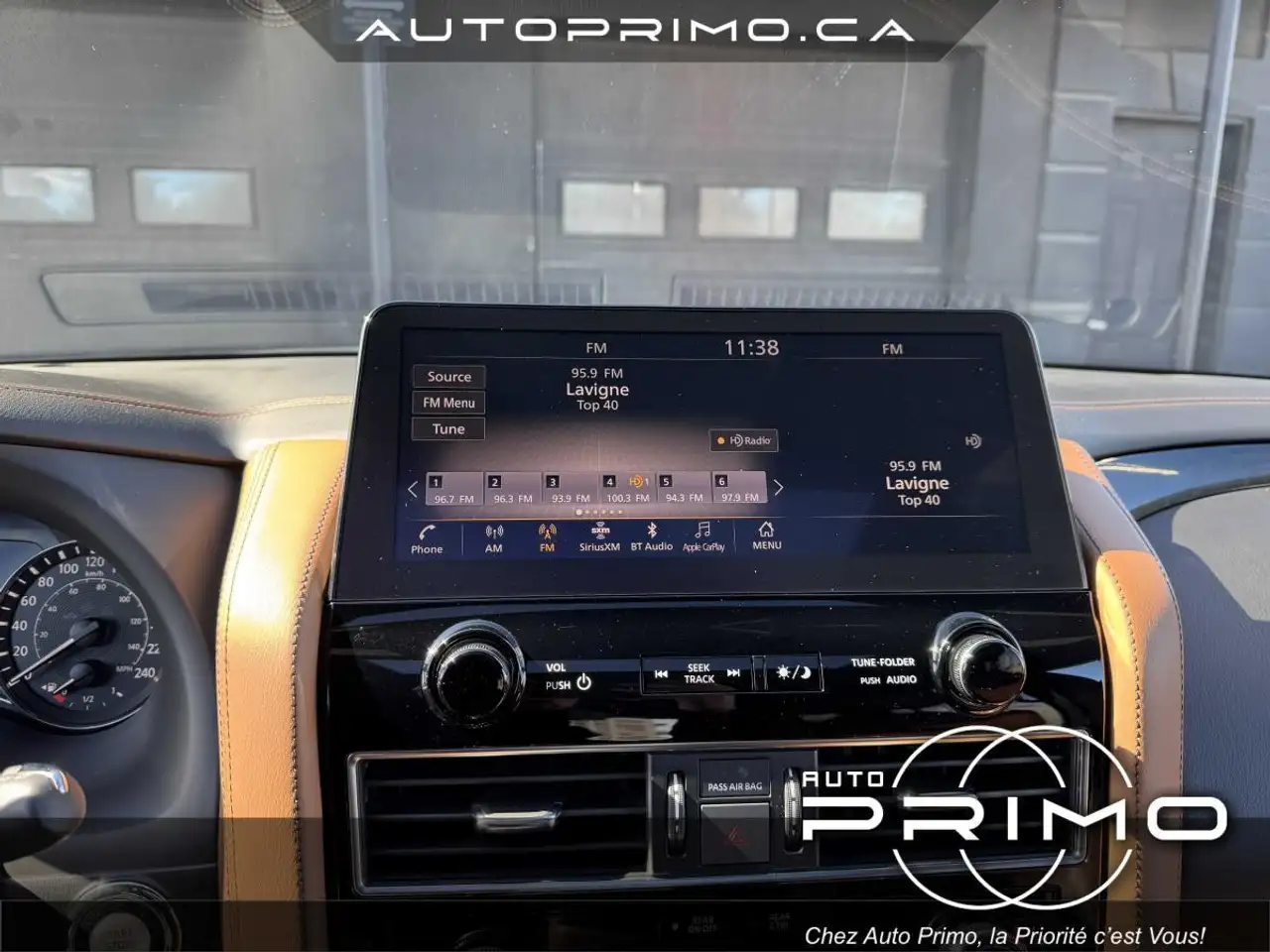 Infiniti QX80 снимка Infiniti QX80