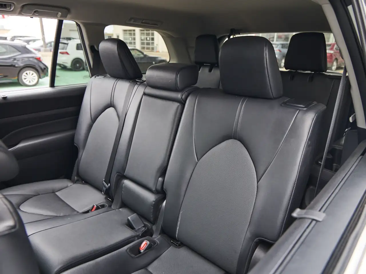 Toyota Grand Highlander снимка Toyota Grand Highlander