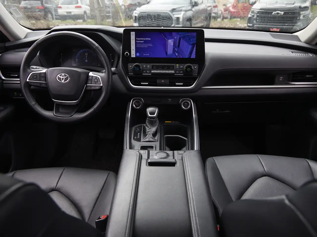 Toyota Grand Highlander снимка Toyota Grand Highlander