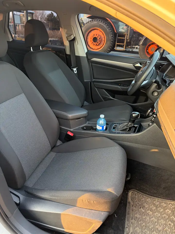 Volkswagen Jetta снимка Volkswagen Jetta