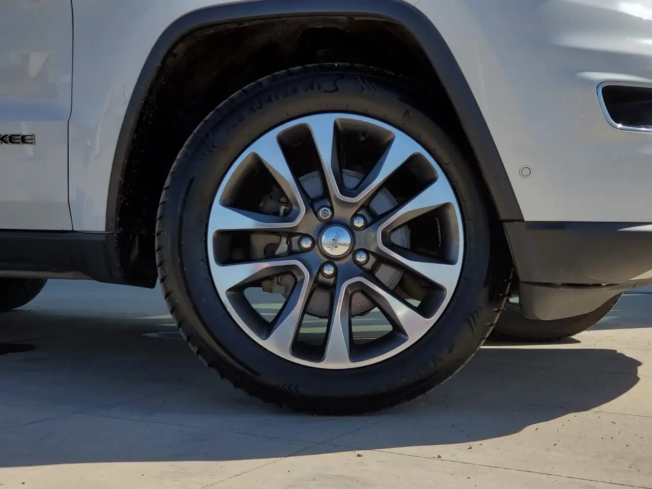 Jeep Grand Cherokee снимка Jeep Grand Cherokee