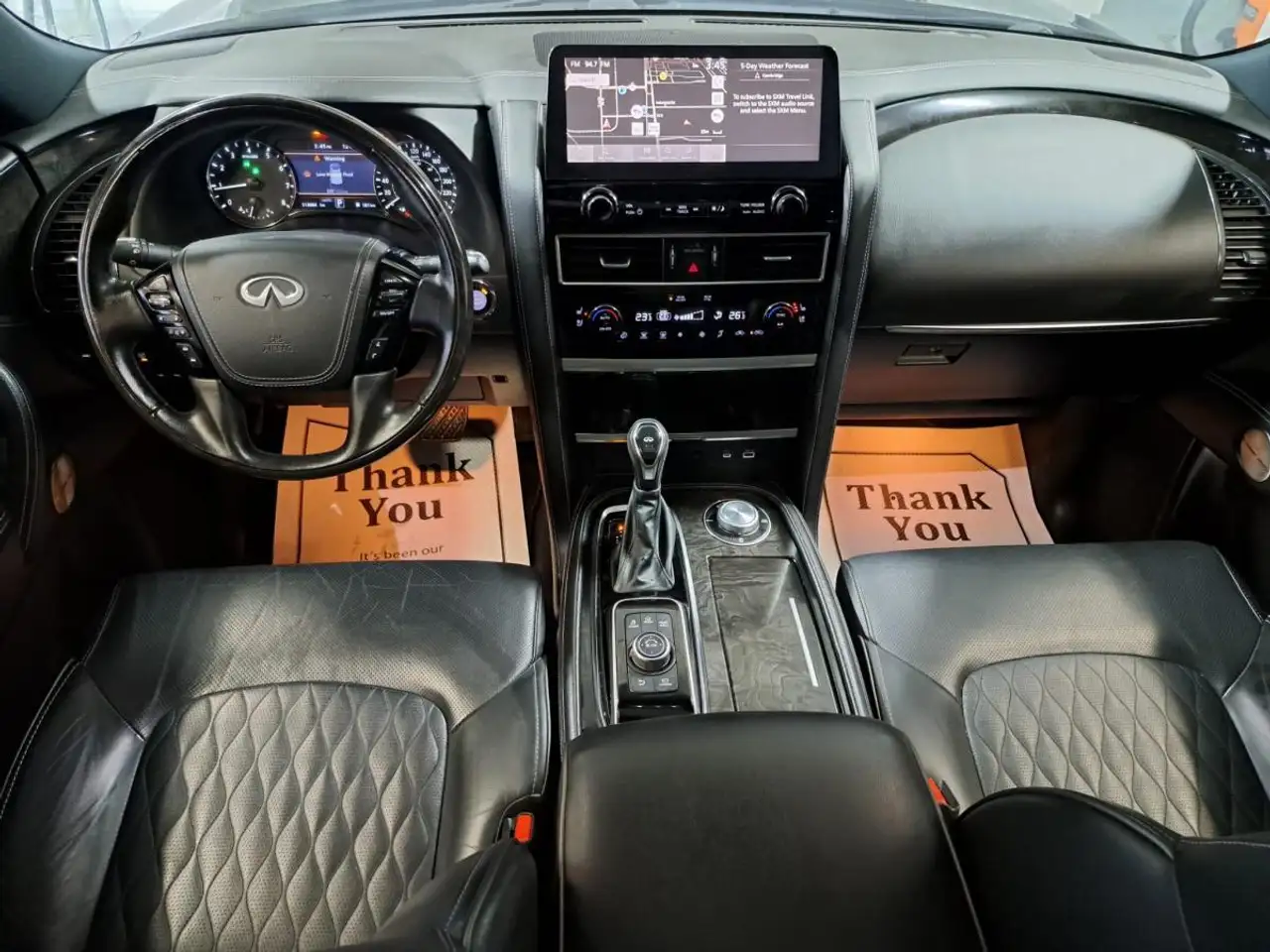 Infiniti QX80 снимка Infiniti QX80