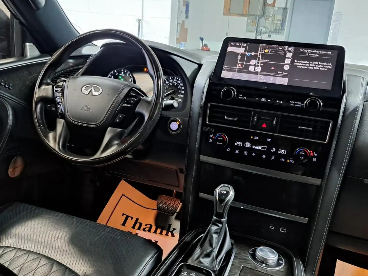 Infiniti QX80 снимка Infiniti QX80
