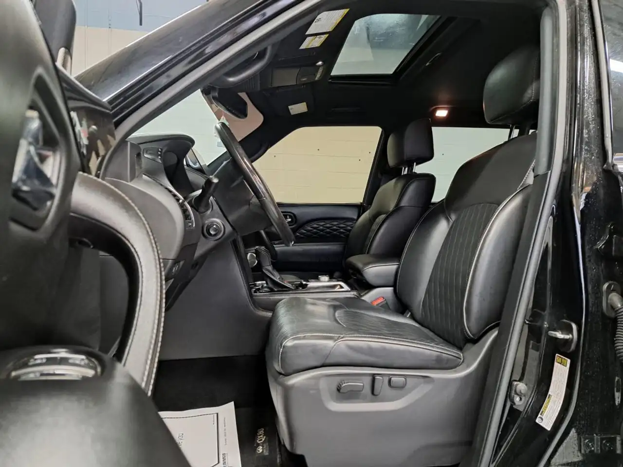 Infiniti QX80 снимка Infiniti QX80