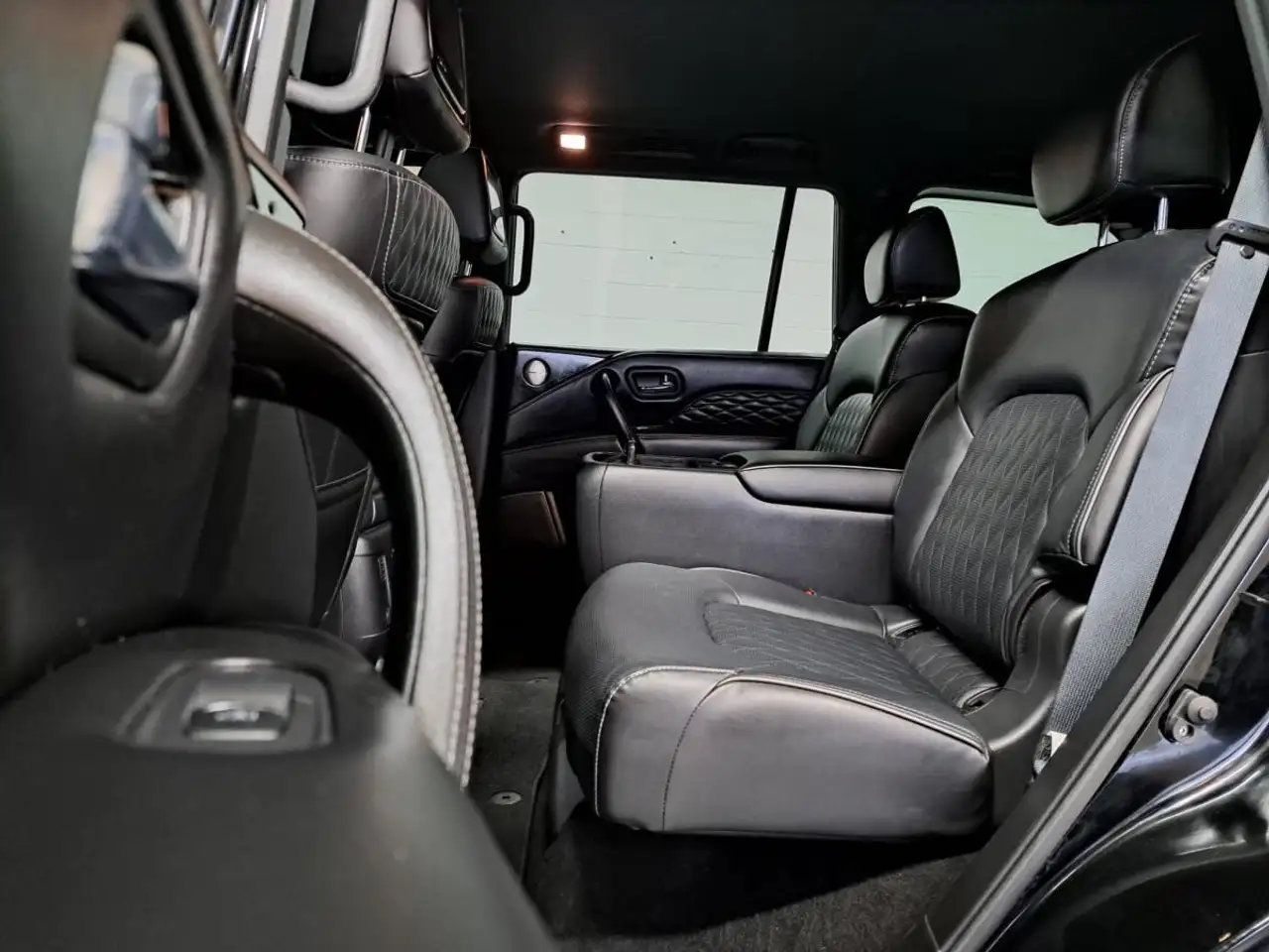 Infiniti QX80 снимка Infiniti QX80