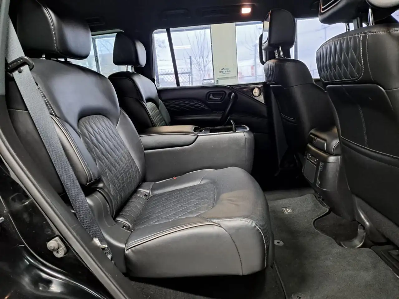 Infiniti QX80 снимка Infiniti QX80