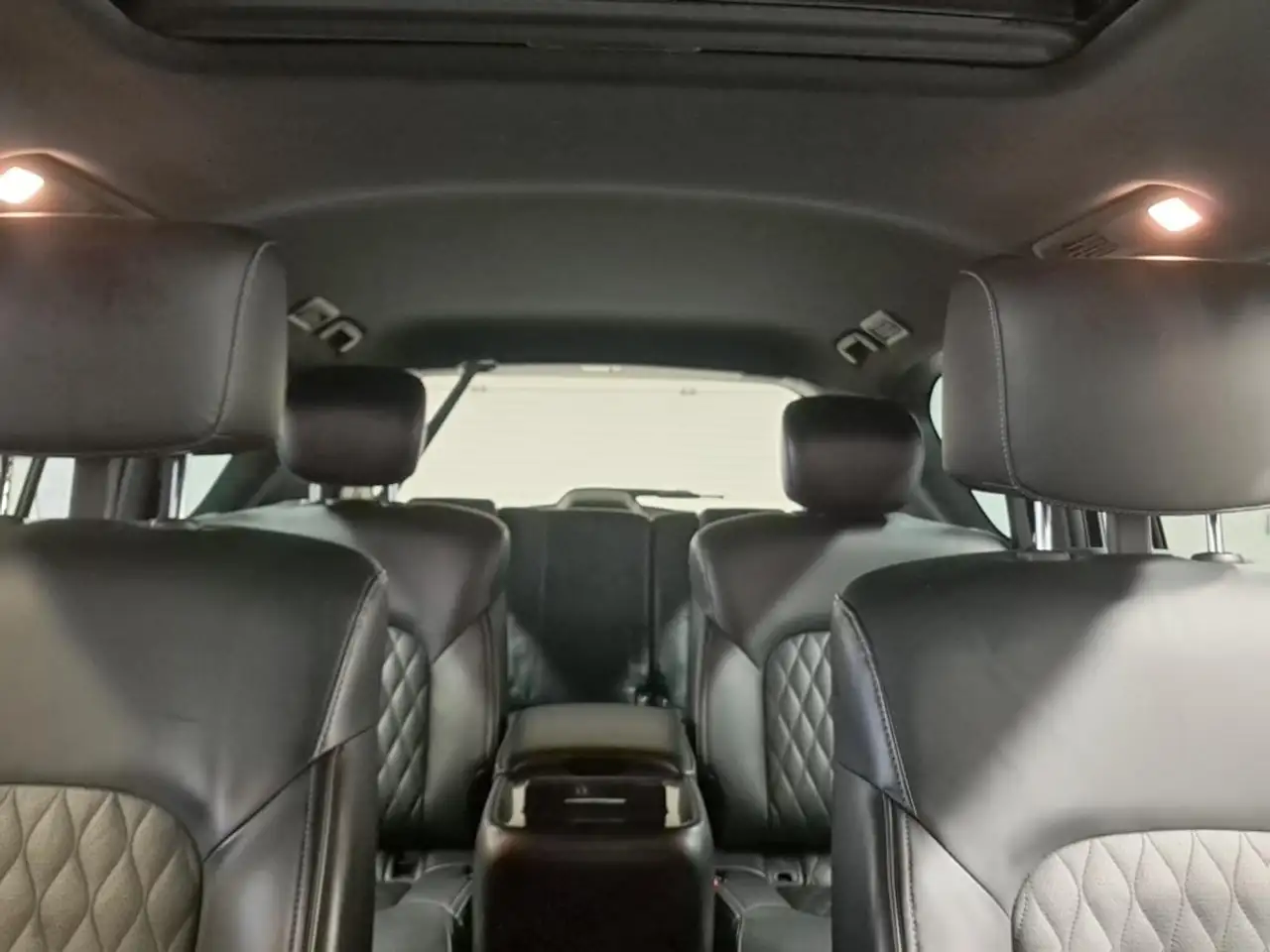 Infiniti QX80 снимка Infiniti QX80