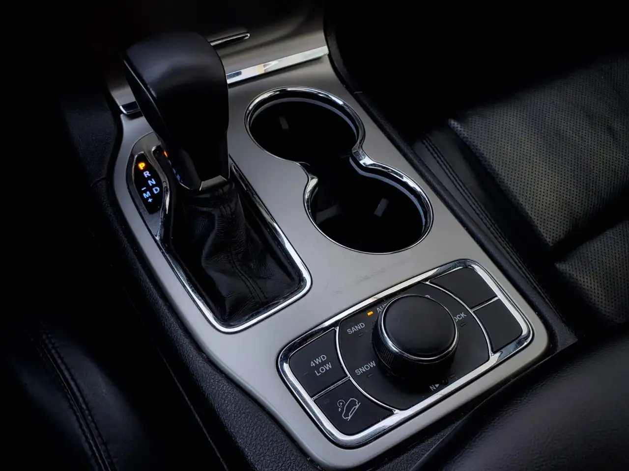 Jeep Grand Cherokee снимка Jeep Grand Cherokee