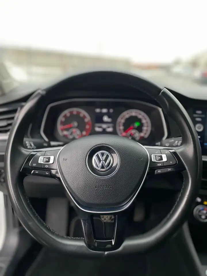 Volkswagen Jetta снимка Volkswagen Jetta