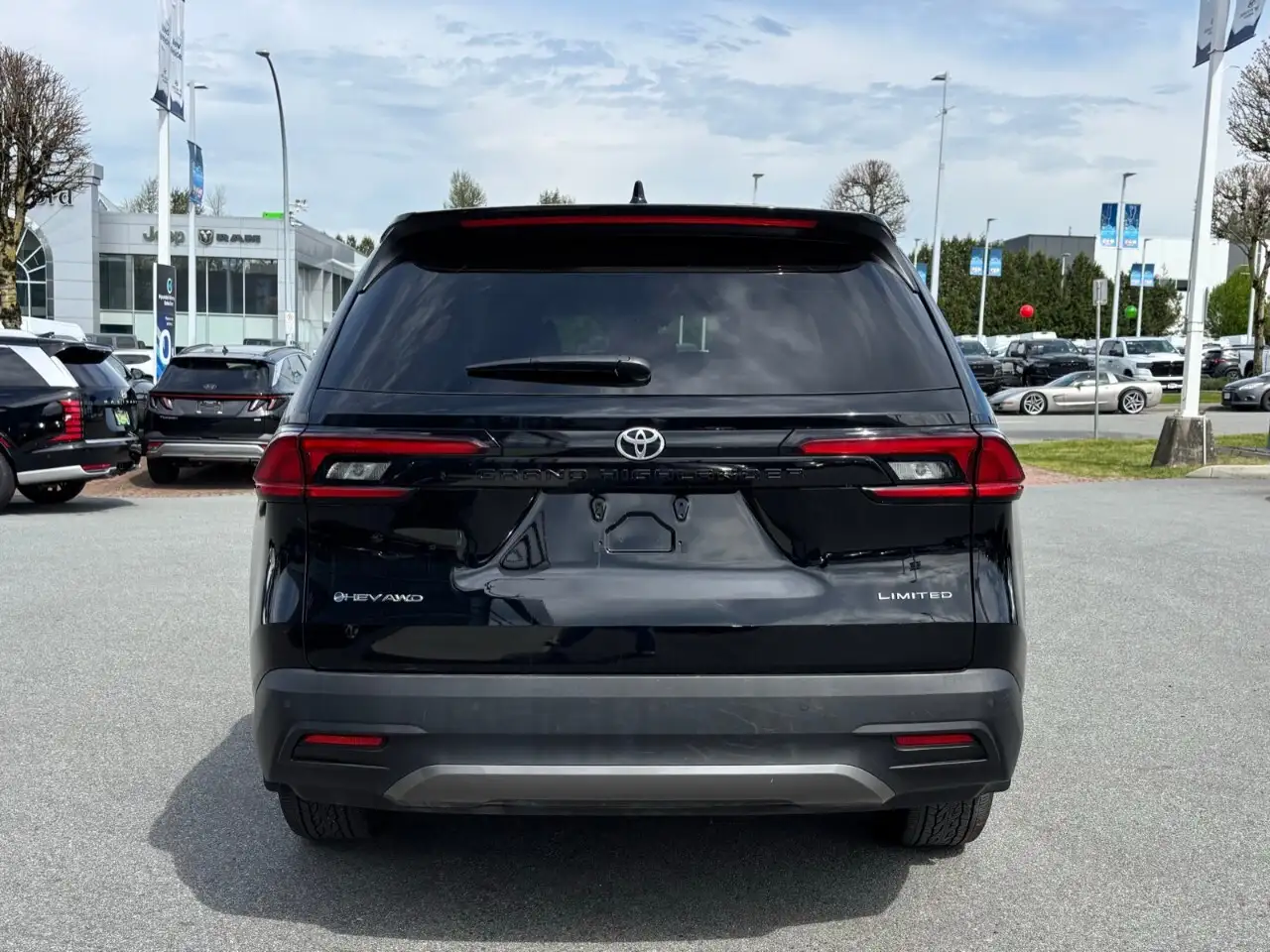 Toyota Grand Highlander снимка Toyota Grand Highlander