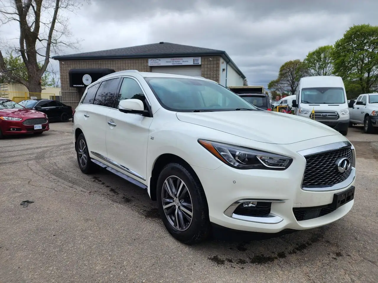 Infiniti QX60 снимка Infiniti QX60