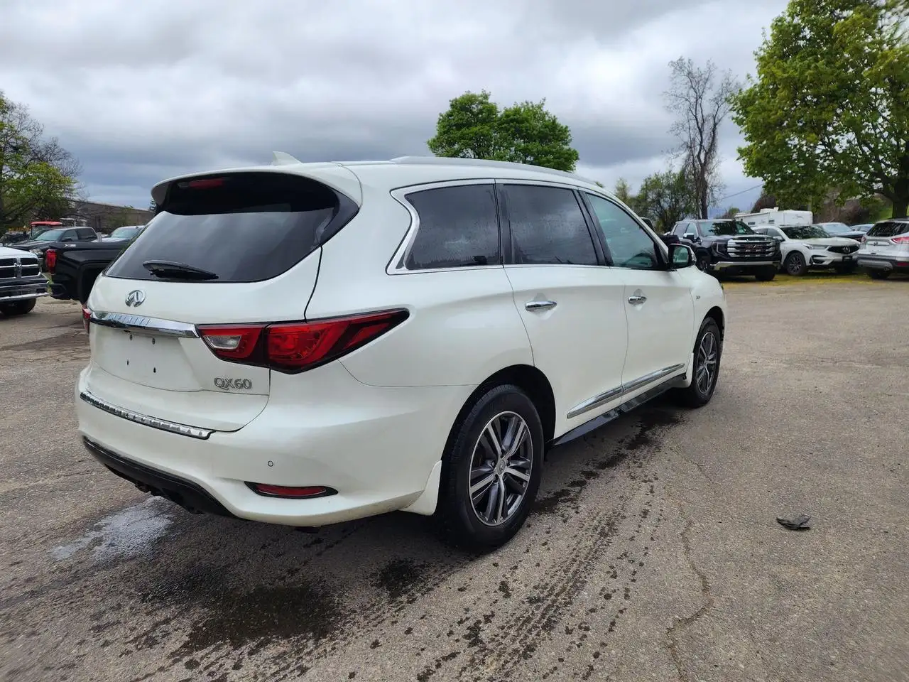 Infiniti QX60 снимка Infiniti QX60
