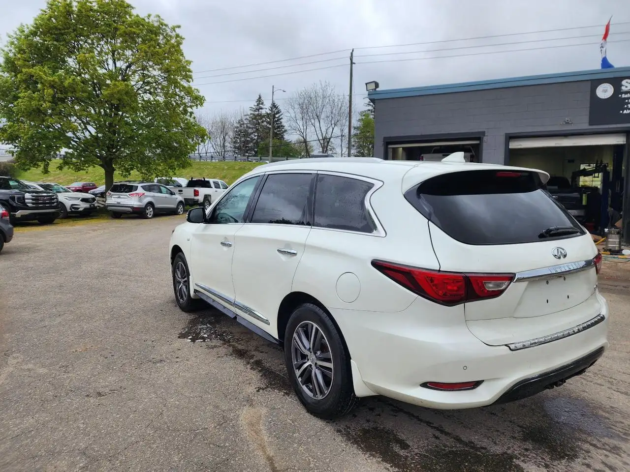 Infiniti QX60 снимка Infiniti QX60