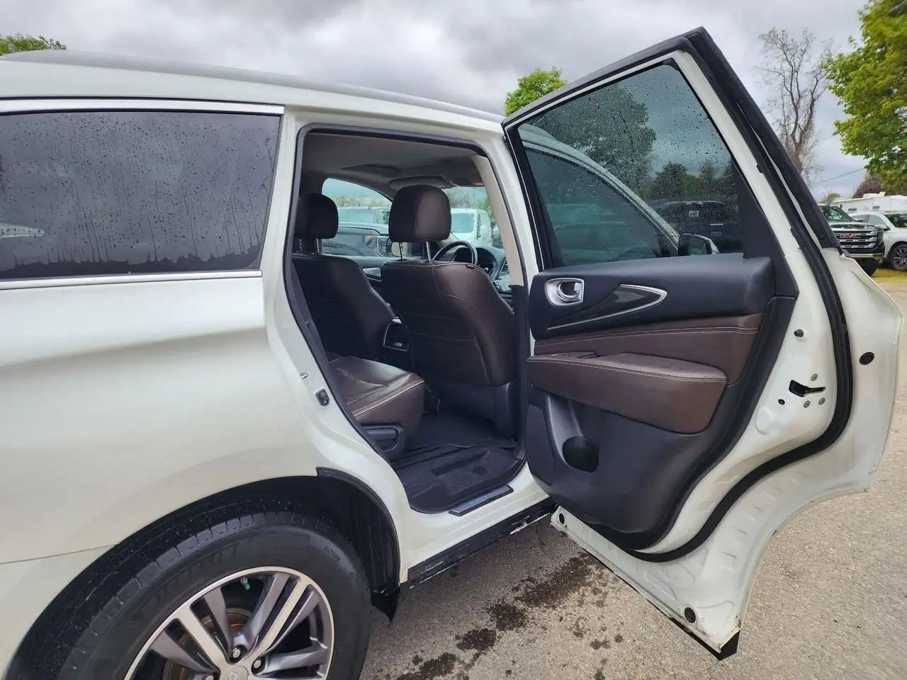 Infiniti QX60 снимка Infiniti QX60