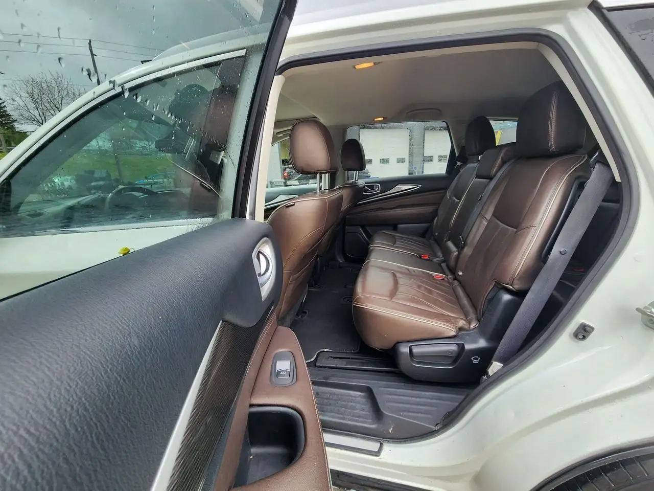 Infiniti QX60 снимка Infiniti QX60