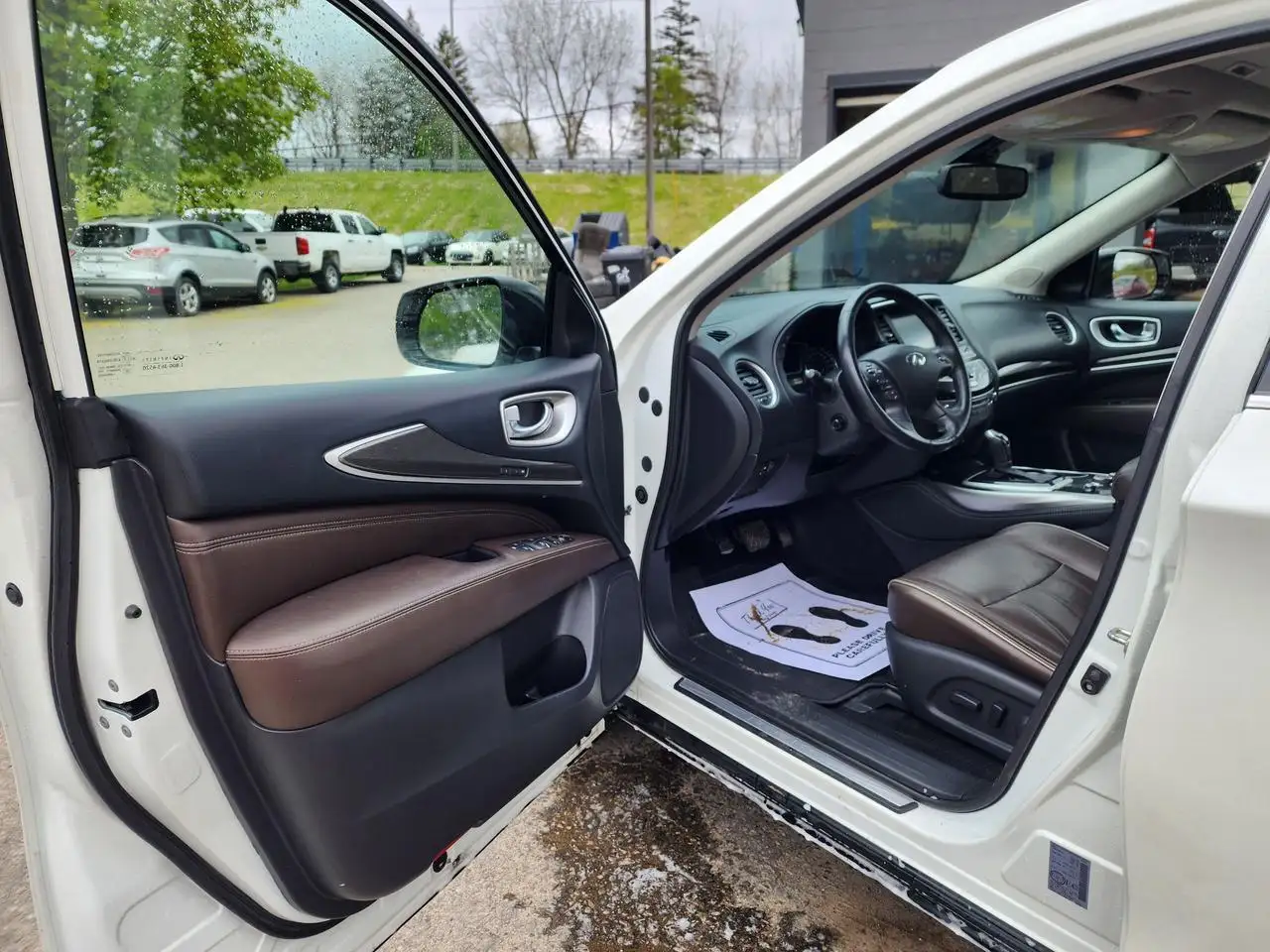 Infiniti QX60 снимка Infiniti QX60