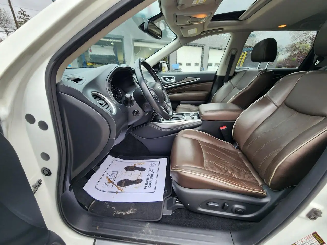 Infiniti QX60 снимка Infiniti QX60