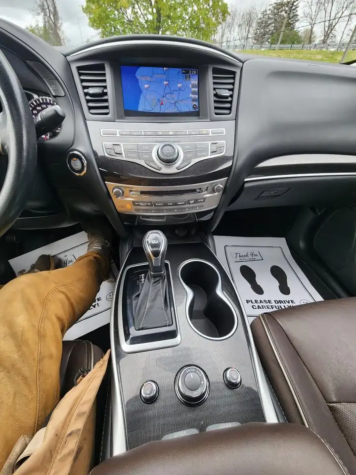 Infiniti QX60 снимка Infiniti QX60