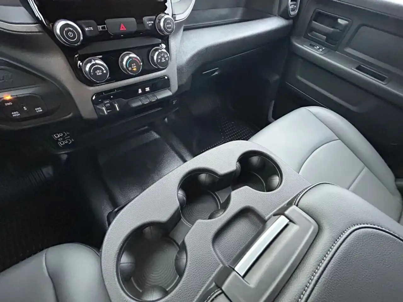 RAM 2500 снимка RAM 2500
