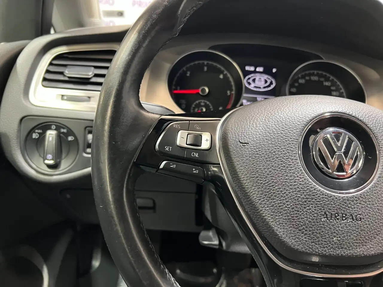 Volkswagen Golf photo Volkswagen Golf