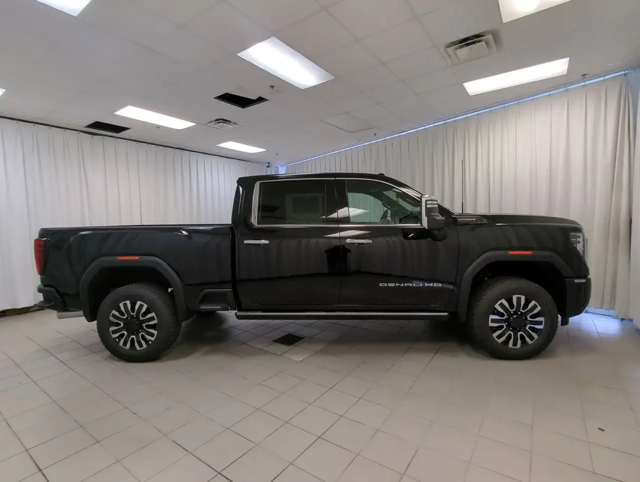 GMC Sierra 2500HD снимка GMC Sierra 2500HD