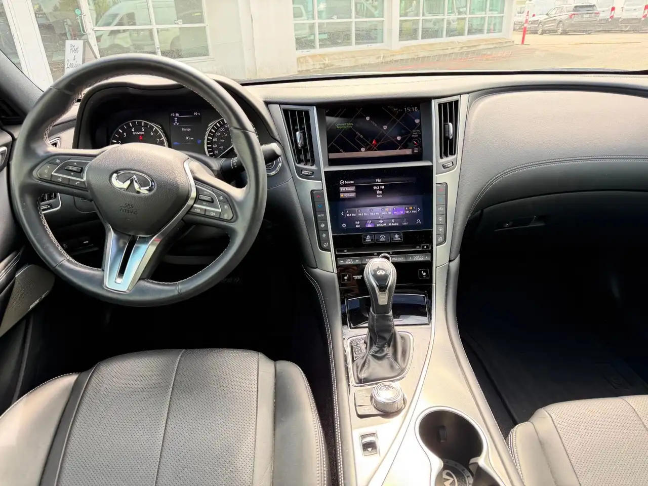 Infiniti Q60 снимка Infiniti Q60