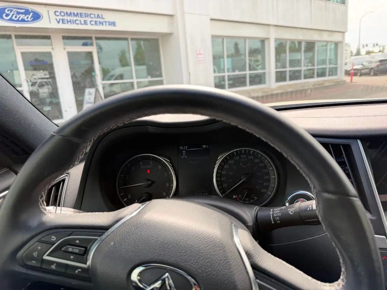 Infiniti Q60 снимка Infiniti Q60