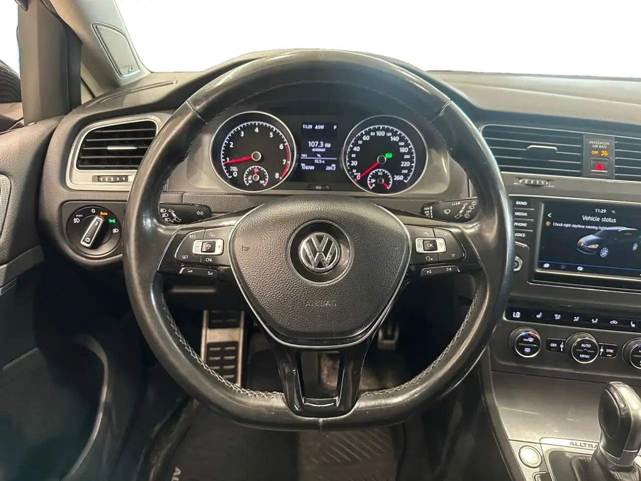 Volkswagen Golf photo Volkswagen Golf