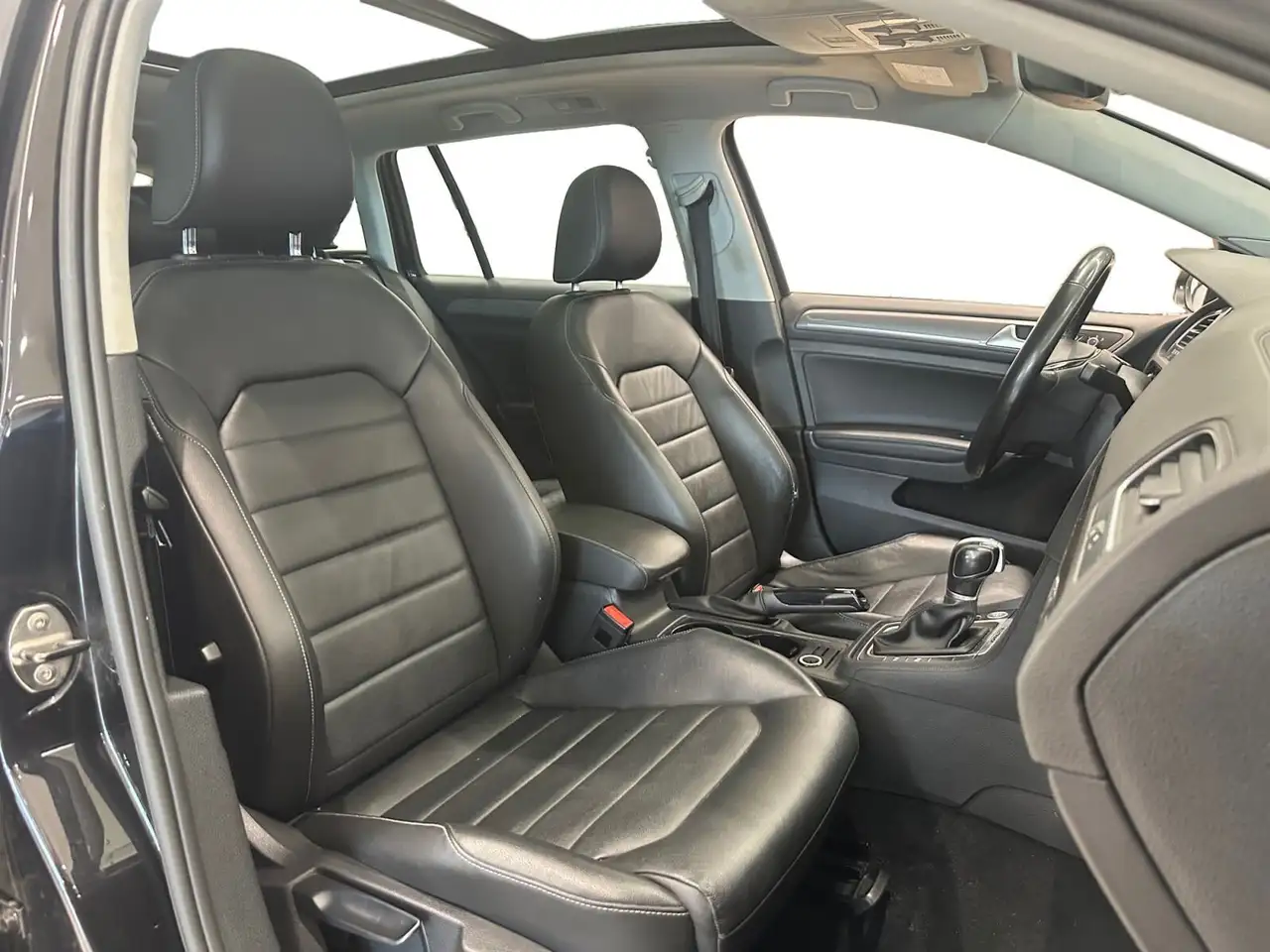 Volkswagen Golf photo Volkswagen Golf
