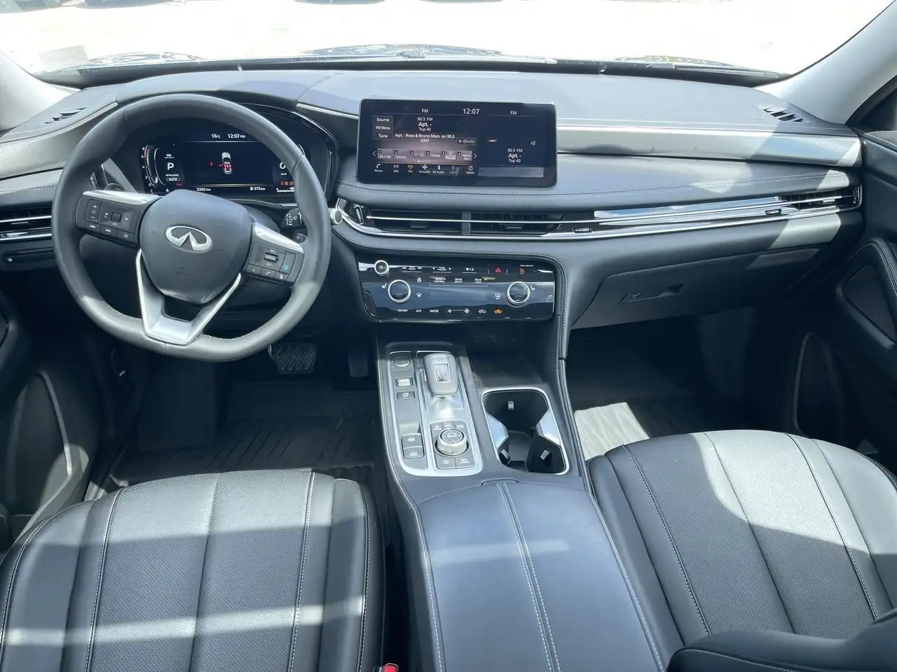 Infiniti QX60 снимка Infiniti QX60