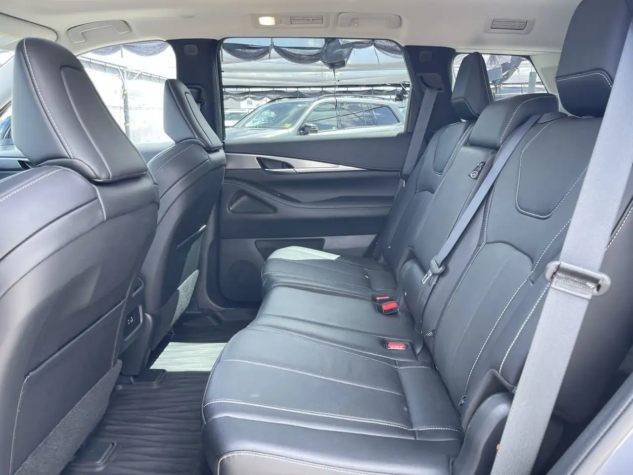 Infiniti QX60 снимка Infiniti QX60