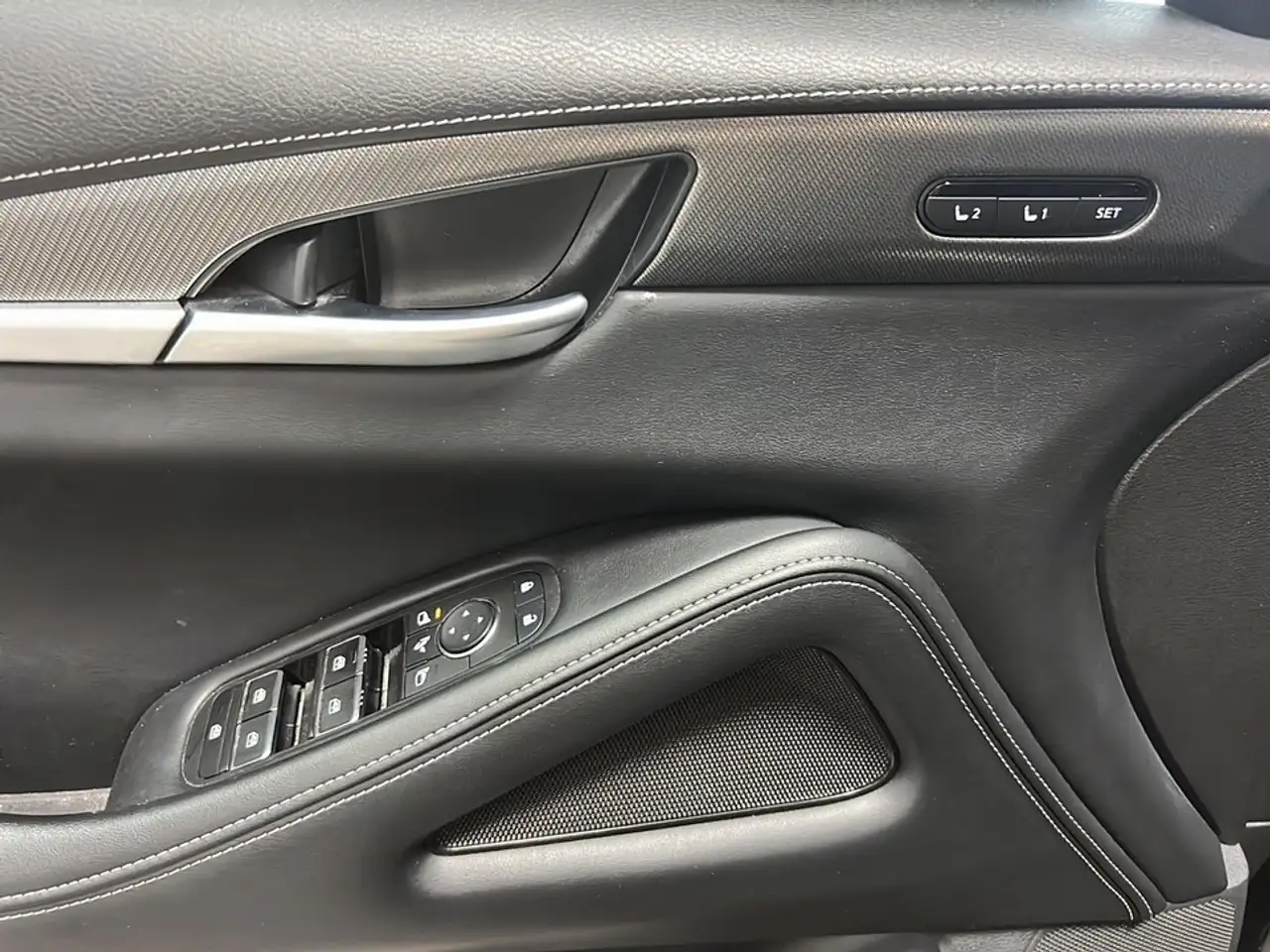 Infiniti QX60 снимка Infiniti QX60