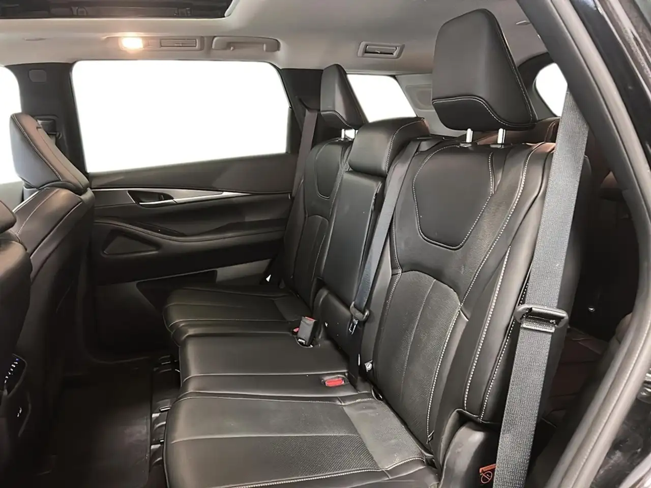 Infiniti QX60 снимка Infiniti QX60