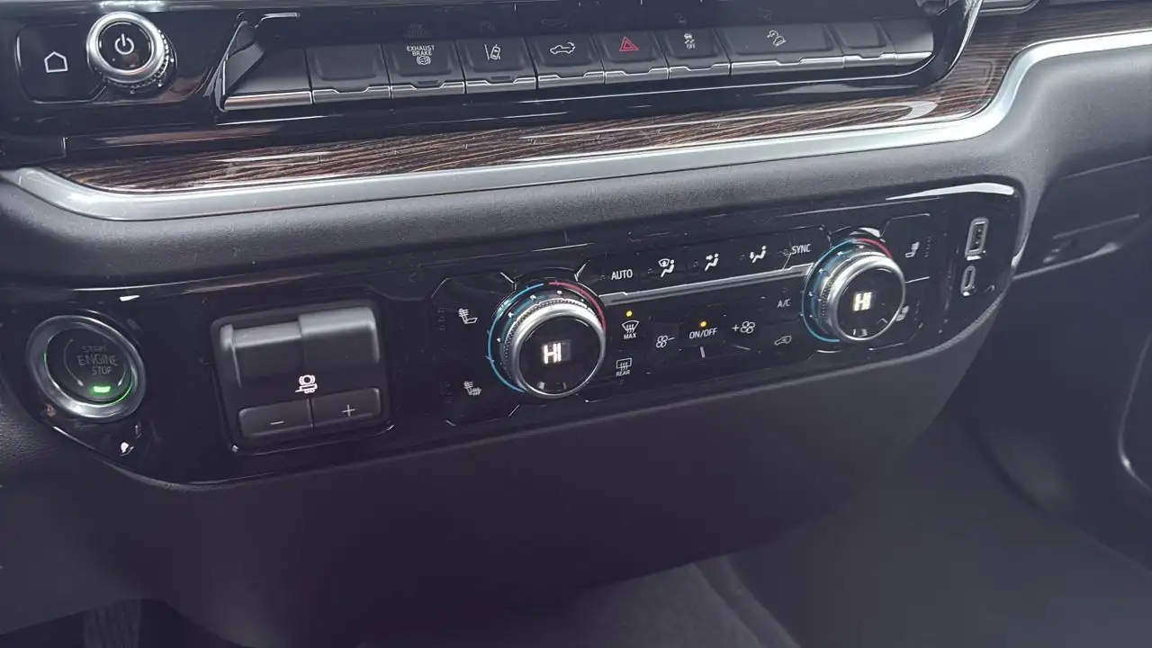 GMC Sierra 2500HD снимка GMC Sierra 2500HD