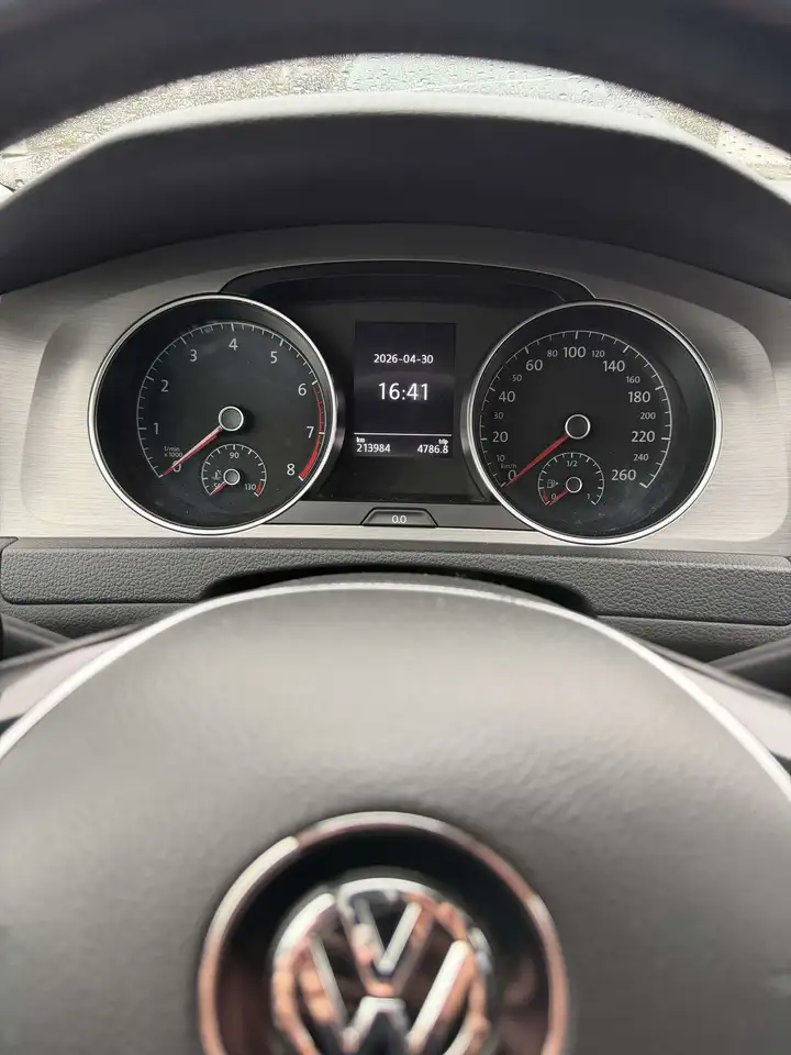 Volkswagen Golf снимка Volkswagen Golf