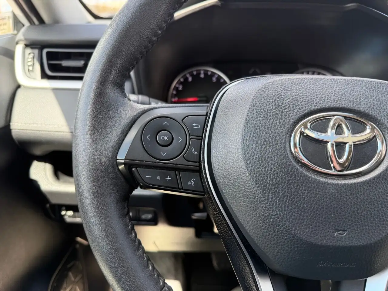 Toyota RAV 4 снимка Toyota RAV 4