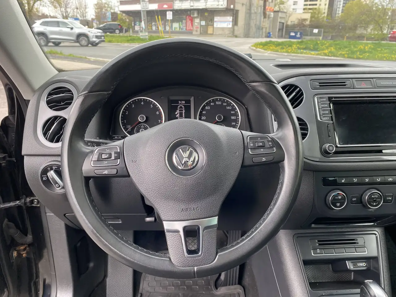 Volkswagen Tiguan снимка Volkswagen Tiguan