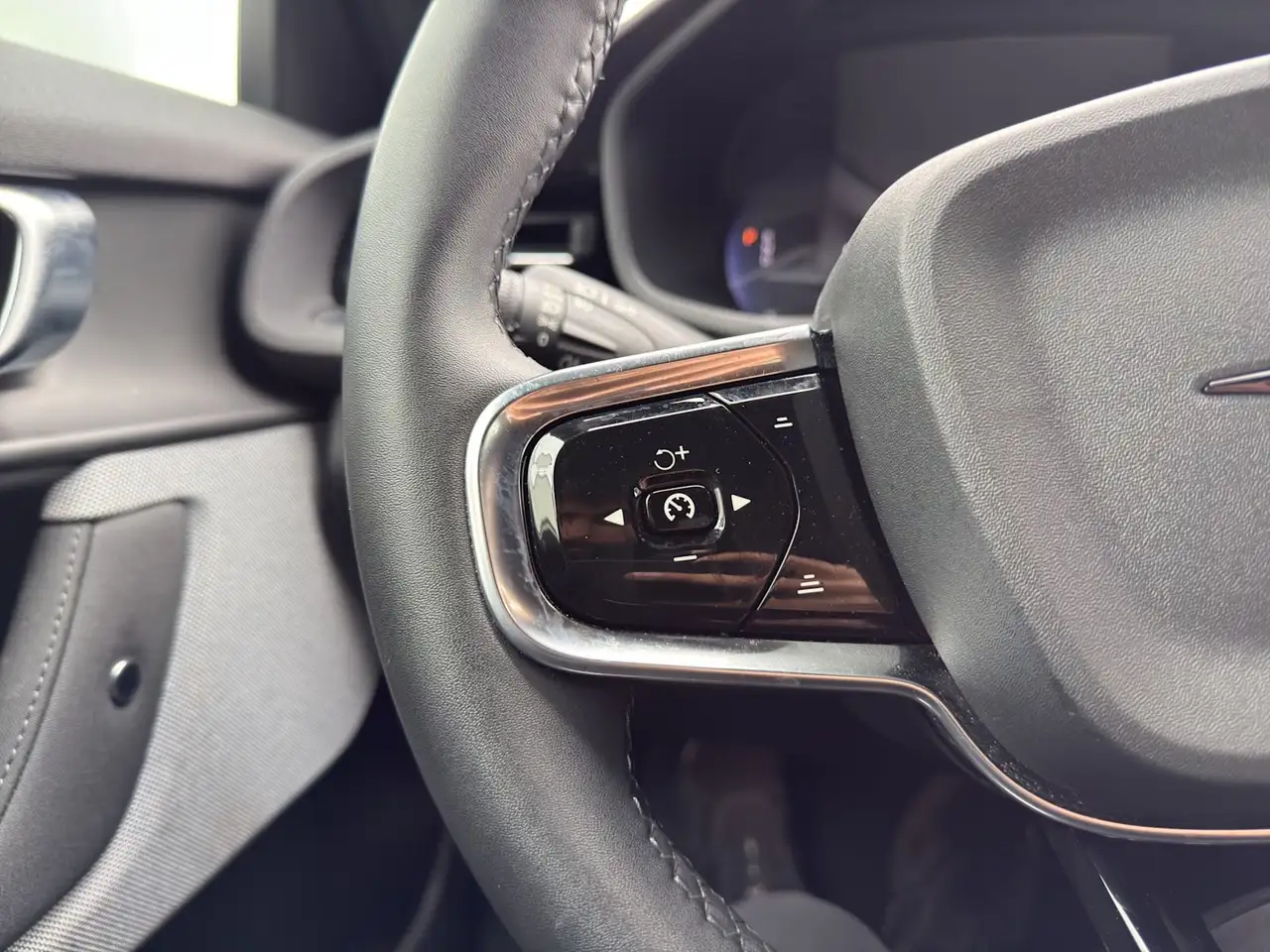 Polestar 2 photo Polestar 2