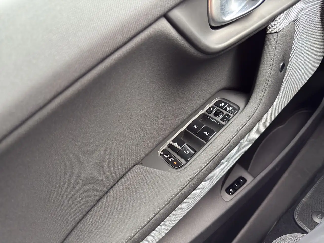 Polestar 2 photo Polestar 2