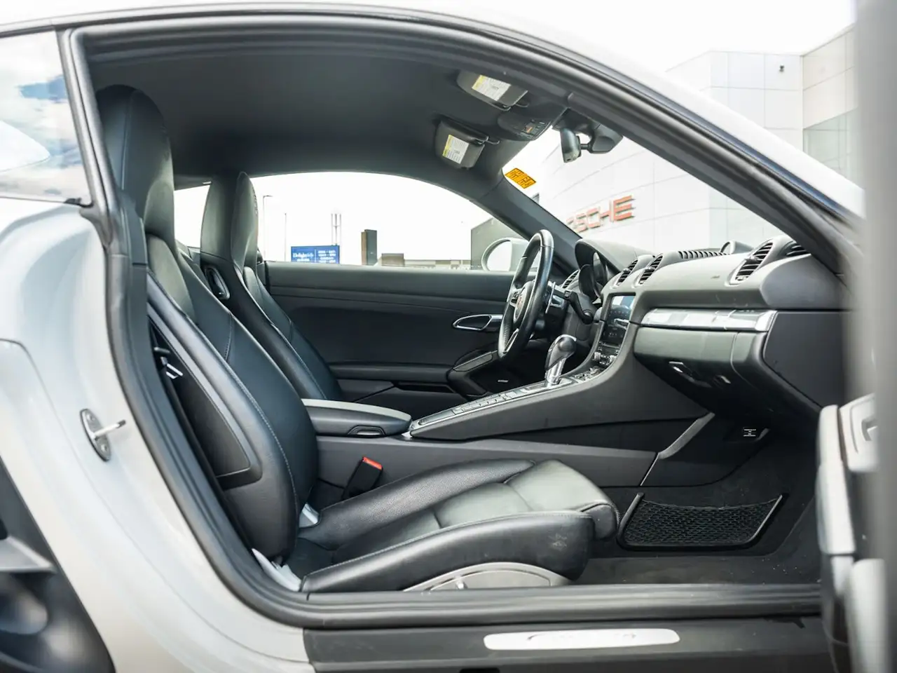 Porsche 718 Cayman снимка Porsche 718 Cayman