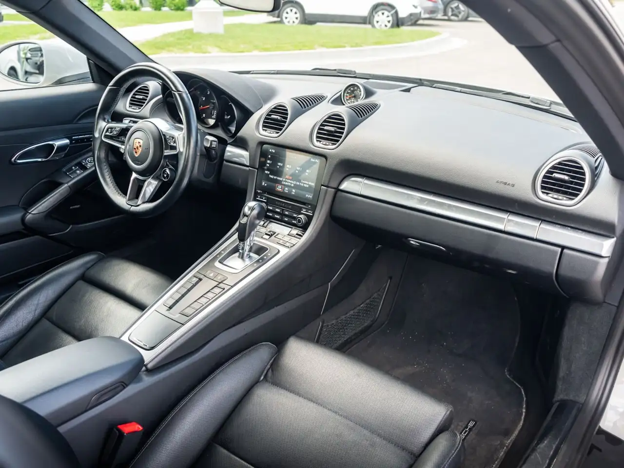 Porsche 718 Cayman снимка Porsche 718 Cayman