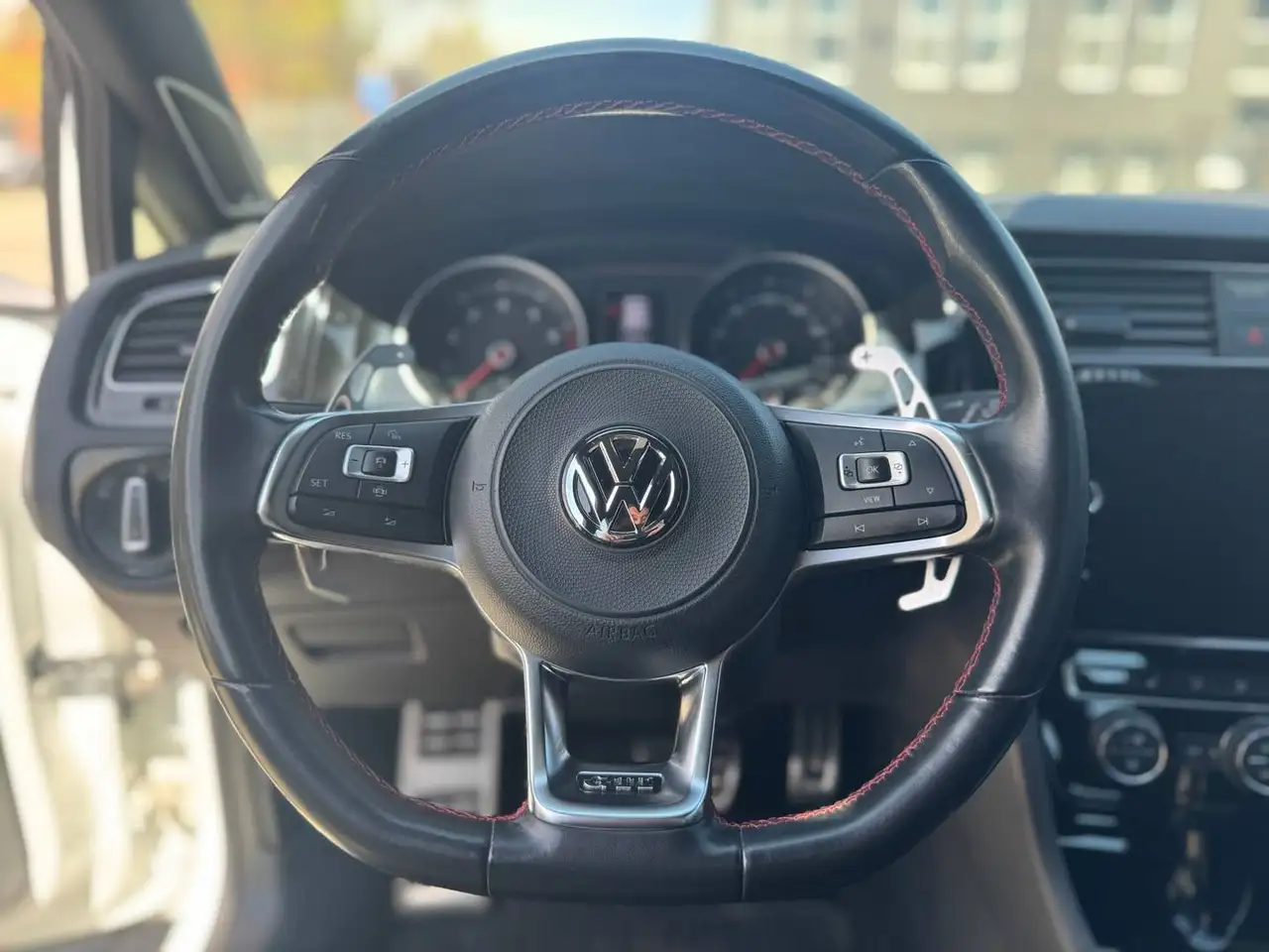 Volkswagen Golf GTI снимка Volkswagen Golf GTI