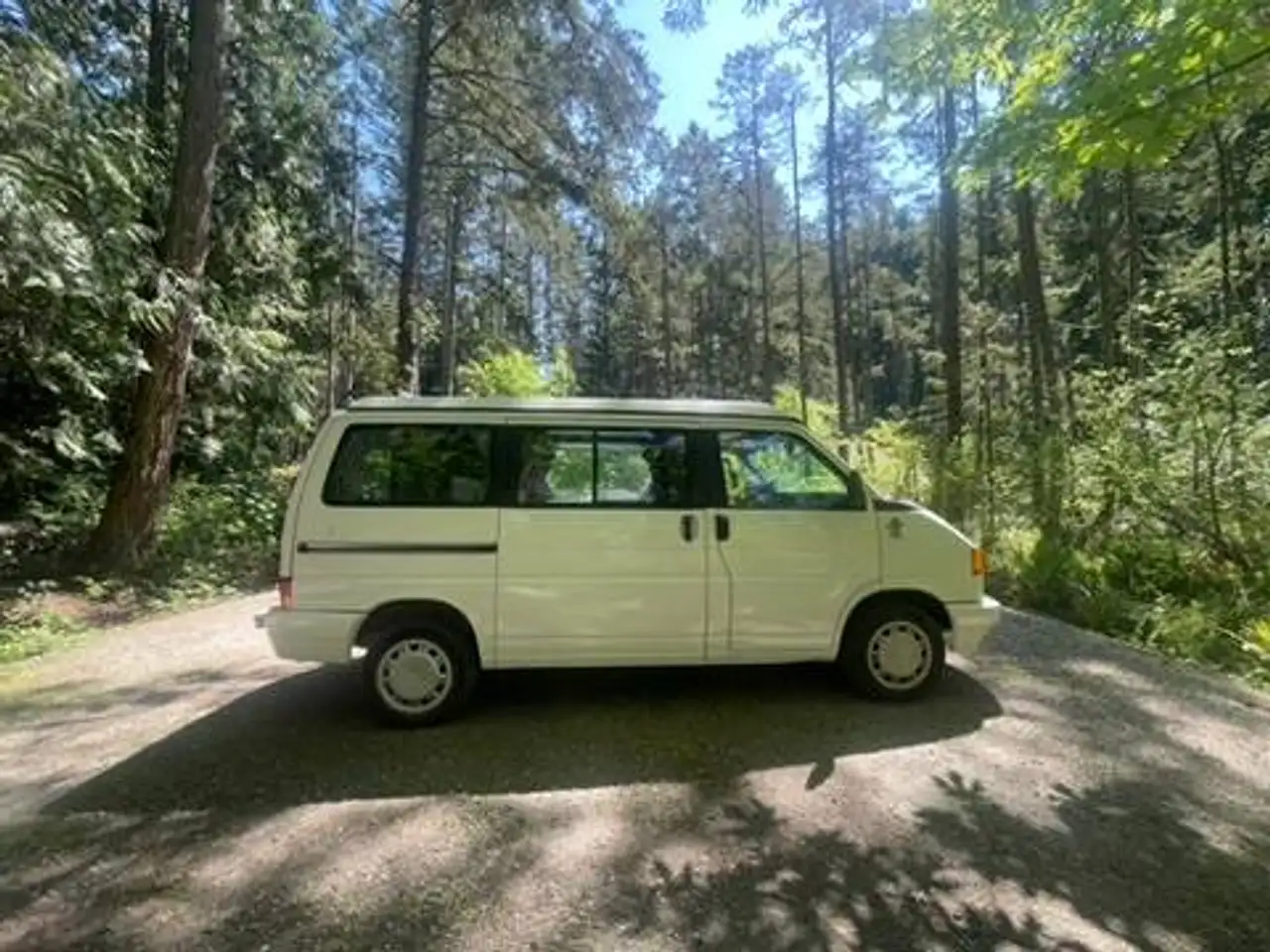 Volkswagen Eurovan снимка Volkswagen Eurovan