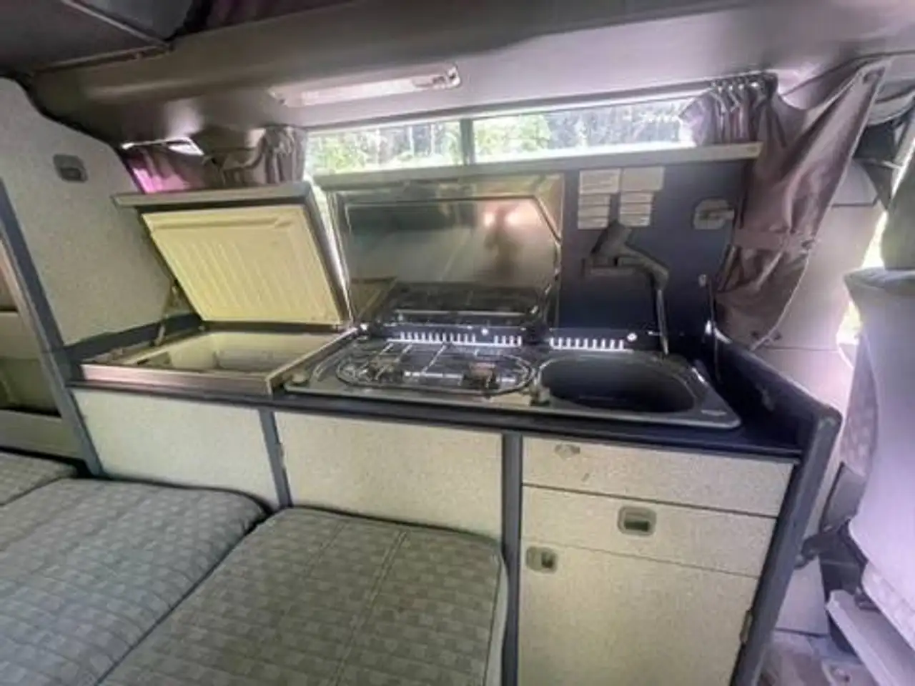 Volkswagen Eurovan снимка Volkswagen Eurovan