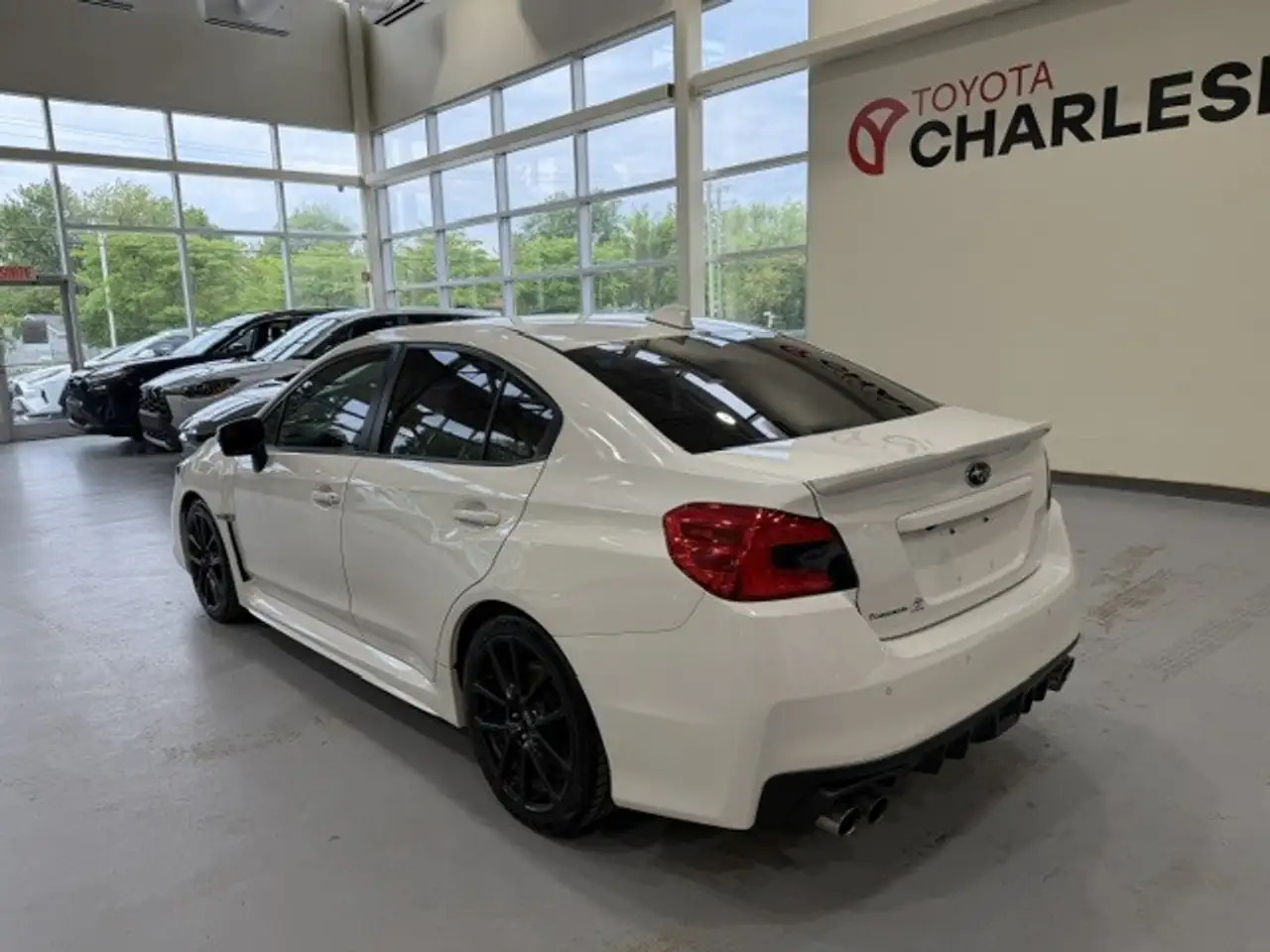 Subaru WRX снимка Subaru WRX