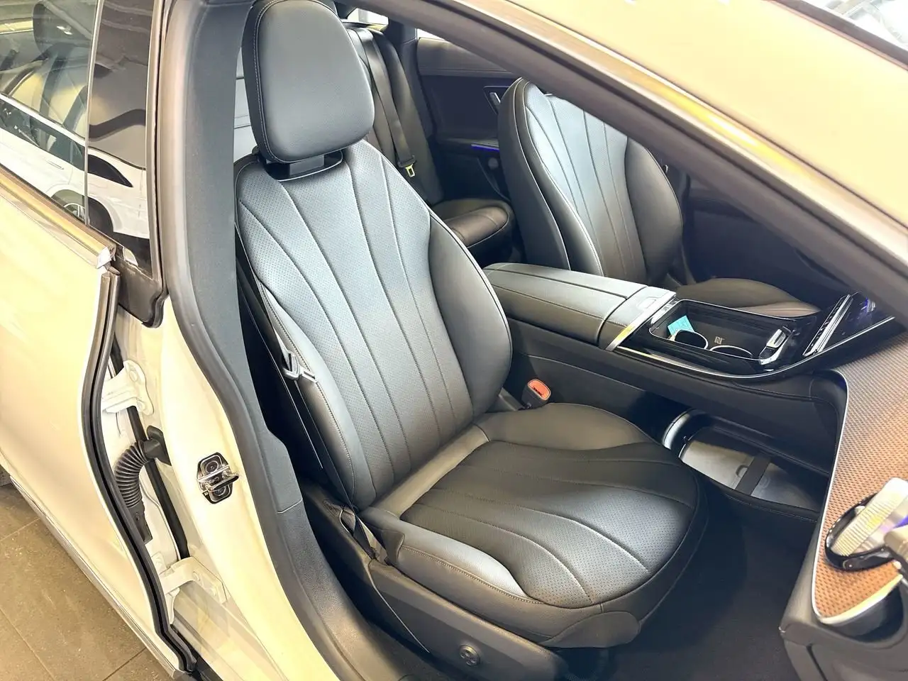 Mercedes-Benz EQE снимка Mercedes-Benz EQE